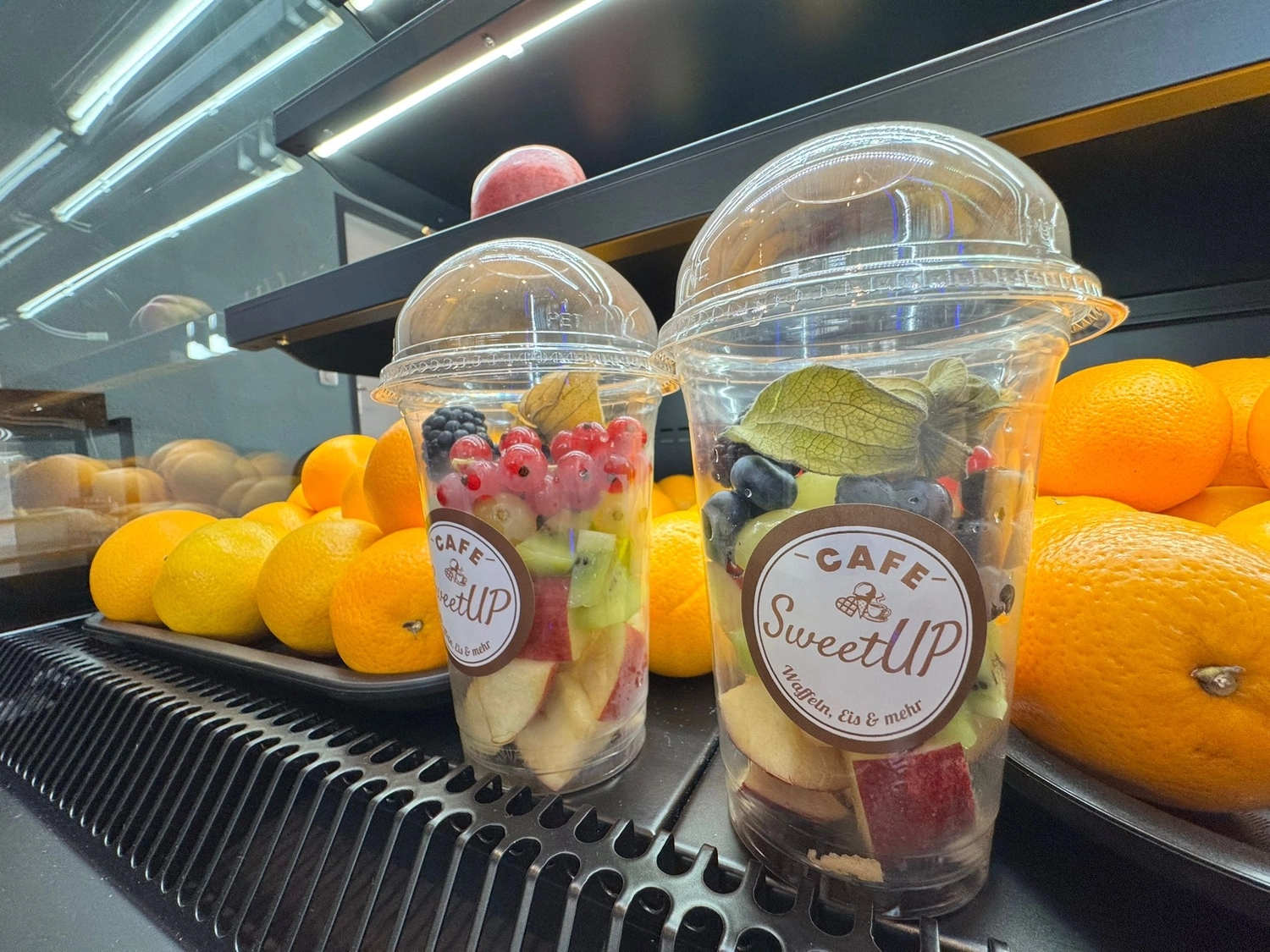 Cafe SweetUP - Handgemachte Waffeln & Kaffee - Frisch gepresste Säfte – Orange, Apfel & mehr